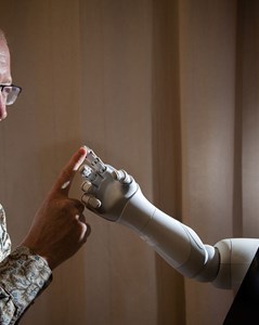 Các nhà tiên phong của kỷ nguyên AI chia sẻ tại Tọa đàm Đạo đức và An toàn AI VinFuture