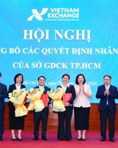 HoSE kiện toàn bộ máy lãnh đạo cấp cao: Ông Trịnh Sơn Hồng giữ ghế Quyền Chủ tịch, bà Nguyễn Thị Việt Hà làm Tổng Giám đốc