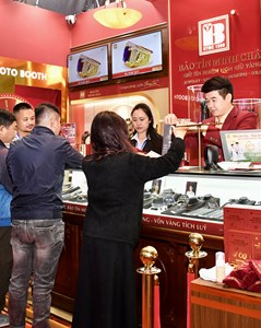 Gian hàng Bảo Tín Minh Châu hút khách tại hội chợ ASEAN++ 2025