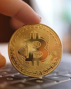 Bitcoin lao thủng mốc 90.000 USD, vốn hóa thị trường 'bốc hơi' hơn 600 tỷ USD