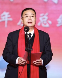 Cổ phiếu tăng 33% ngay ngày đầu IPO, ông chủ 56 tuổi này trở thành tỷ phú ngành nhôm