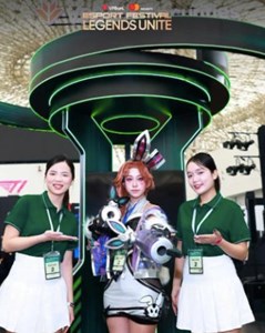 Điểm mặt dàn trai xinh gái đẹp gây sốt tại sự kiện VPBank presents eSport Festival: Legends Unite