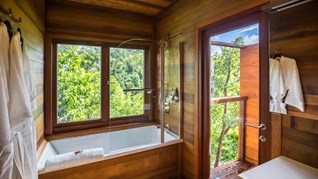 Trải nghiệm du lịch xa xỉ tại những địa h&#236;nh độc đ&#225;o tr&#234;n thế giới - Ảnh 2