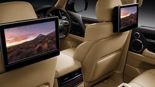 V&#236; đ&#226;u Lexus LX570 c&#243; gi&#225; tới gần 10 tỷ đồng v&#224; được coi l&#224; &quot;chuy&#234;n cơ mặt đất&quot;? - Ảnh 2