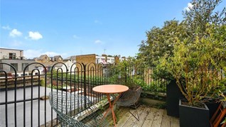 Ng&#244;i nh&#224; hẹp nhất London g&#226;y tranh c&#227;i lớn khi rao b&#225;n với gi&#225; tận hơn 30 tỷ đồng, ai cũng t&#242; m&#242; liệu b&#234;n trong chứa &quot;kho b&#225;u&quot; g&#236; kh&#244;ng - Ảnh 5