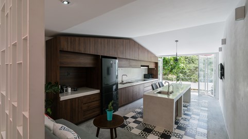 Cải tạo nhà hẹp ngang tạo không gian sống lý tưởng cho cặp vợ chồng trẻ và 2 chú chó