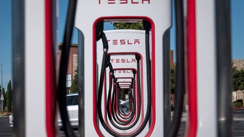 Giới bán khống cổ phiếu Tesla mất trắng 38 tỷ USD trong năm 2020