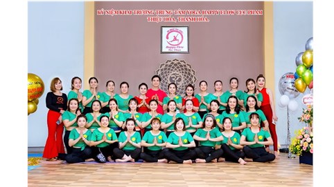 Doanh nhân Phạm Cúc thử sức với vai trò huấn luyện viên Yoga 