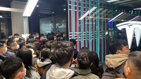 Người dùng Tesla tại Trung Quốc đòi bòi thường hàng loạt vì xe giảm giá