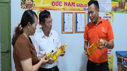 Dầu lạc Đức Nam: Sản phẩm vàng chăm sóc sức khỏe gia đình