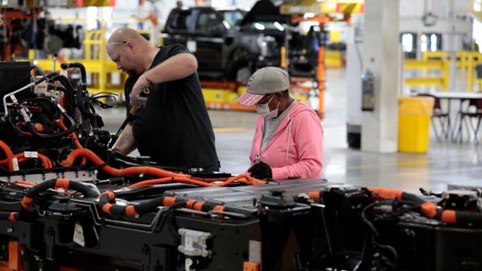 Xe điện lần đầu tiên chiếm 10% doanh số ô tô trên toàn cầu