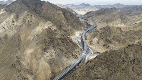 ‘Xẻ núi rẽ sông’, công trình bê tông cốt thép Trung Quốc vươn dài 5.200 km chỉ trong một năm, khẳng định độ chịu chi để nâng cấp hạ tầng giao thông