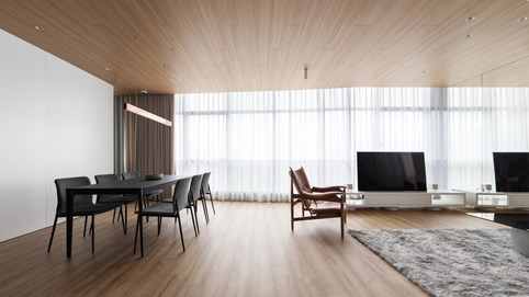 Căn hộ mặt tiền kính tràn cho người yêu âm nhạc