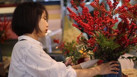 Đào đông đỏ, trâu vàng hàng chục triệu chơi Tết