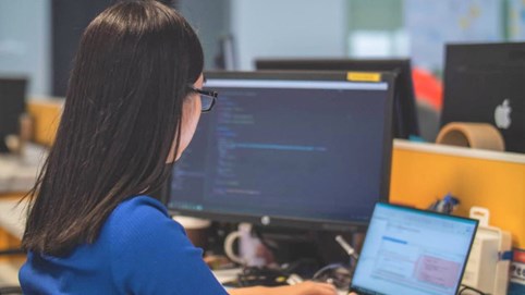 Coder hay lập trình viên là nghề gì mà thu nhập cao đến mức nộp thuế tiền chục tỷ?