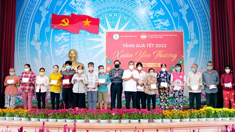 Tập đoàn Everland tài trợ Đường Hoa Xuân 2022 và tặng quà Tết cho người nghèo tại Đồng Tháp