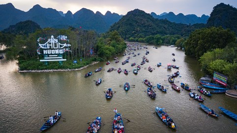 Tạm dừng tổ chức Lễ hội chùa Hương