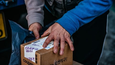 Bi kịch đằng sau sự giàu có của các tập đoàn thương mại điện tử