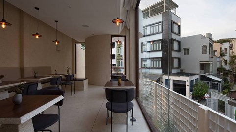 Từ ngôi nhà cổ thành quán cà phê 2 tầng, phần trên để ở