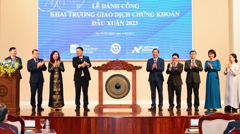 Sớm nâng hạng thị trường chứng khoán Việt Nam từ cận biên lên mới nổi