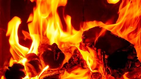 Loạt cổ phiếu “hot” có thể mang “niềm vui” cho nhà đầu tư mệnh Hỏa trong năm Ất Tỵ 2025