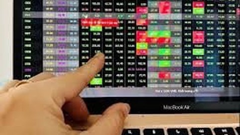 Cổ phiếu LPB, YEG tiếp tục được “gom” mạnh, VN-Index rơi về sát mốc 1.240 điểm