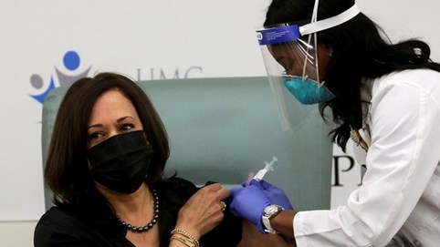 Triển vọng 'hộ chiếu vaccine' thời Covid-19