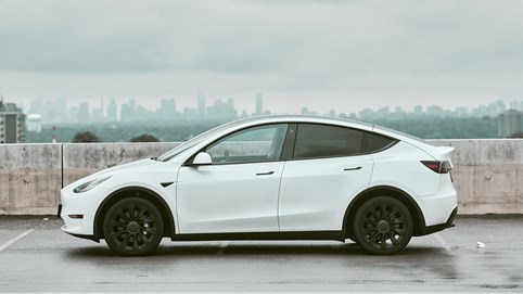 Tesla tăng nhẹ giá Model Y, xe giá rẻ Model 3 tiếp tục được hạ giá