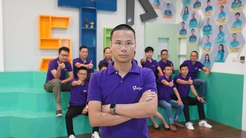 CEO Giang Thiên Phú: Từ nam sinh chết tạo máy rửa chuồng gà tới top 10 startup Việt 2020