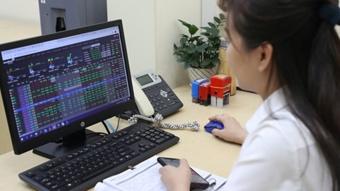 Cổ phiếu đầu tư công hút dòng tiền