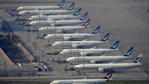 Hàng trăm tiếp viên hàng không Hong Kong đi bán bảo hiểm