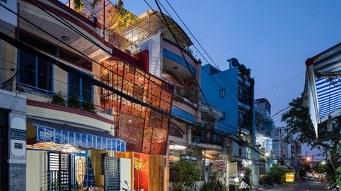 Món quà được cô gái đặc biệt tặng mẹ sau 30 năm sống trong căn nhà cũ