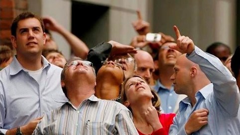 Chứng khoán bất ngờ tăng mạnh nhất từ đầu năm, điều gì đang diễn ra?