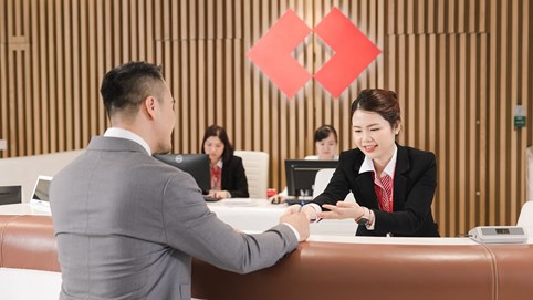 Techcombank vượt chiều gió ngược, trả cổ tức năm 2024