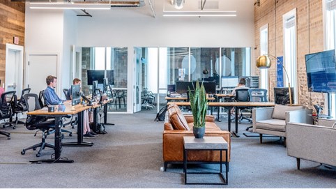 Tiết kiệm chi phí, Google yêu cầu nhân sự chia sẻ bàn làm việc