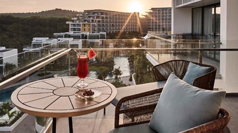 Tháng tôn vinh phụ nữ, Premier Residences Phu Quoc Emerald Bay tung ưu đãi hấp dẫn “Kỳ nghỉ ngọt ngào”