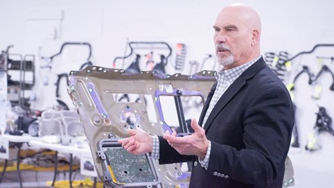 Chuyên gia Mỹ bóc tách xe Trung Quốc, giải thích vì sao giá rẻ: dùng băng dính thay cho nam châm đất hiếm giá cao