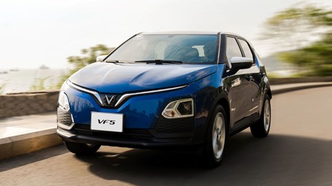 Trải nghiệm bất ngờ của nhân viên ngân hàng với xe điện VinFast