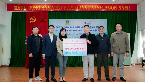 MB Ageas Life trao kinh phí hỗ trợ xây dựng 15 căn nhà cho gia đình khó khăn tại Cao Bằng