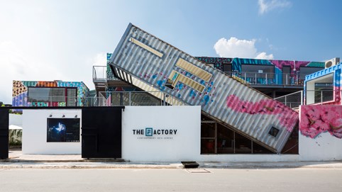 Không gian nghệ thuật đương đại bên trong những chiếc hộp thép tại TP HCM