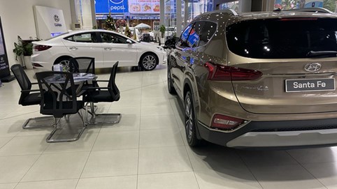 Ôtô nhập khẩu giảm liên tục