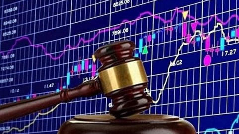 Nhiều cổ phiếu bị đình chỉ giao dịch, có thành viên cuối cùng trong “họ FLC”