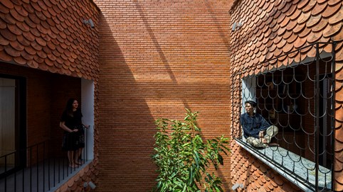 Ngói vảy cá bao bọc ngôi nhà ở Tây Ninh