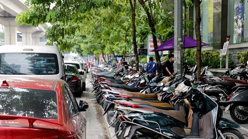 Công khai thông tin các Chủ tịch quận, huyện, phường,... để xảy ra tình trạng lấn chiếm vỉa hè, lòng đường