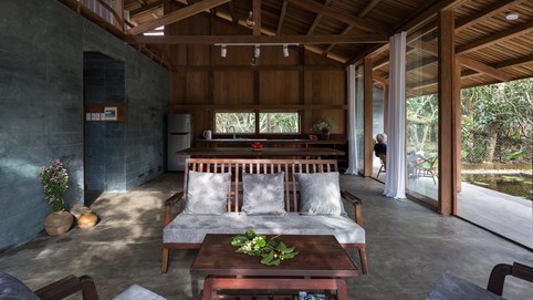 Ngôi nhà nhỏ bình yên giữa khu vườn đầy hoa bưởi