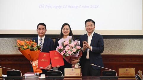 Trao Quyết định bổ nhiệm Lãnh đạo Báo Pháp luật Việt Nam