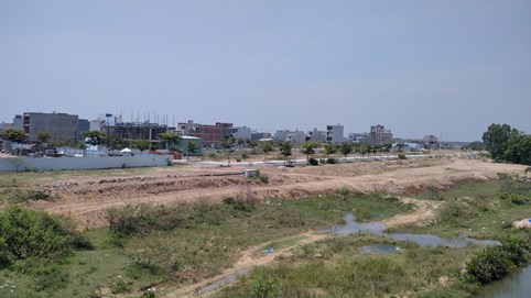 Đầu tư lướt 'sóng' - Người khó mua đất, kẻ gánh nợ