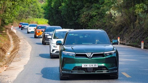 Chi phí rẻ, tính năng vượt trội xe xăng, ô tô điện VinFast đang thay đổi thói quen di chuyển của người Việt