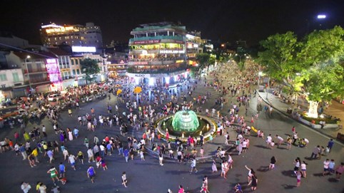 Phố đi bộ Hồ Hoàn Kiếm mở cửa trở lại từ ngày 18/3