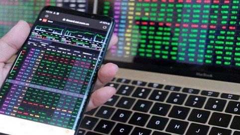 Cơn khủng hoảng tại HoSE: Nhọc nhằn nới chiếc áo cũ đã chật